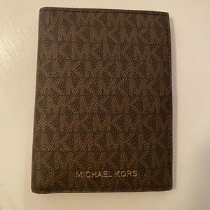Michael Kors Passport Book Cover/Wallet NWOT